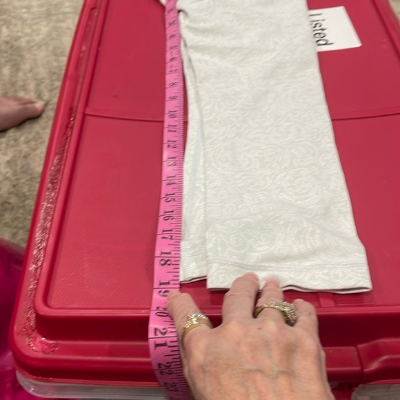 Lululemon patterned cropped, soft and comfy size 4, so cute - Picture 2 of 11